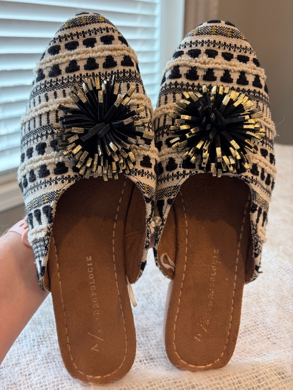 Anthropologie woven  dreamy slide slippers . White, black & gold Sz 10